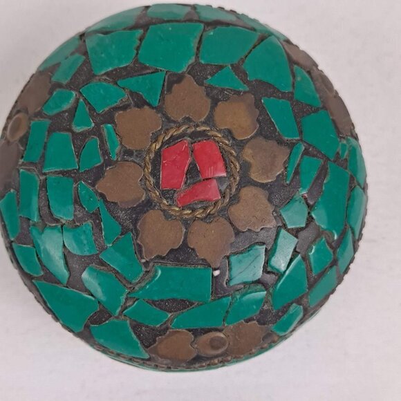 Trinket Boxes Set of 2 Red/Gold, Green/Gold Handmade Flat Stones Aluminum NWOT - Picture 3 of 11